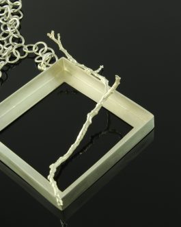 Collection Passages: Frame necklace